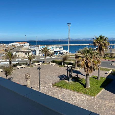 Ferienwohnung Attici Con Terrazzo Vista Mare Calasetta Exterior foto