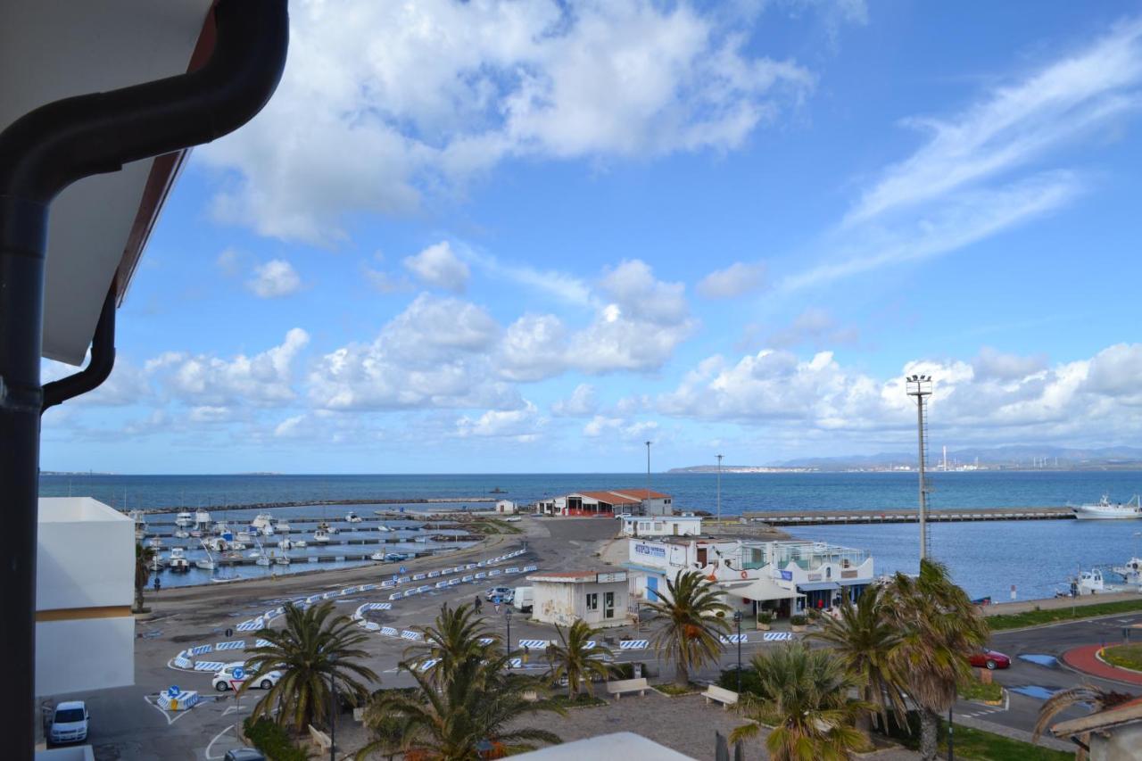 Ferienwohnung Attici Con Terrazzo Vista Mare Calasetta Exterior foto