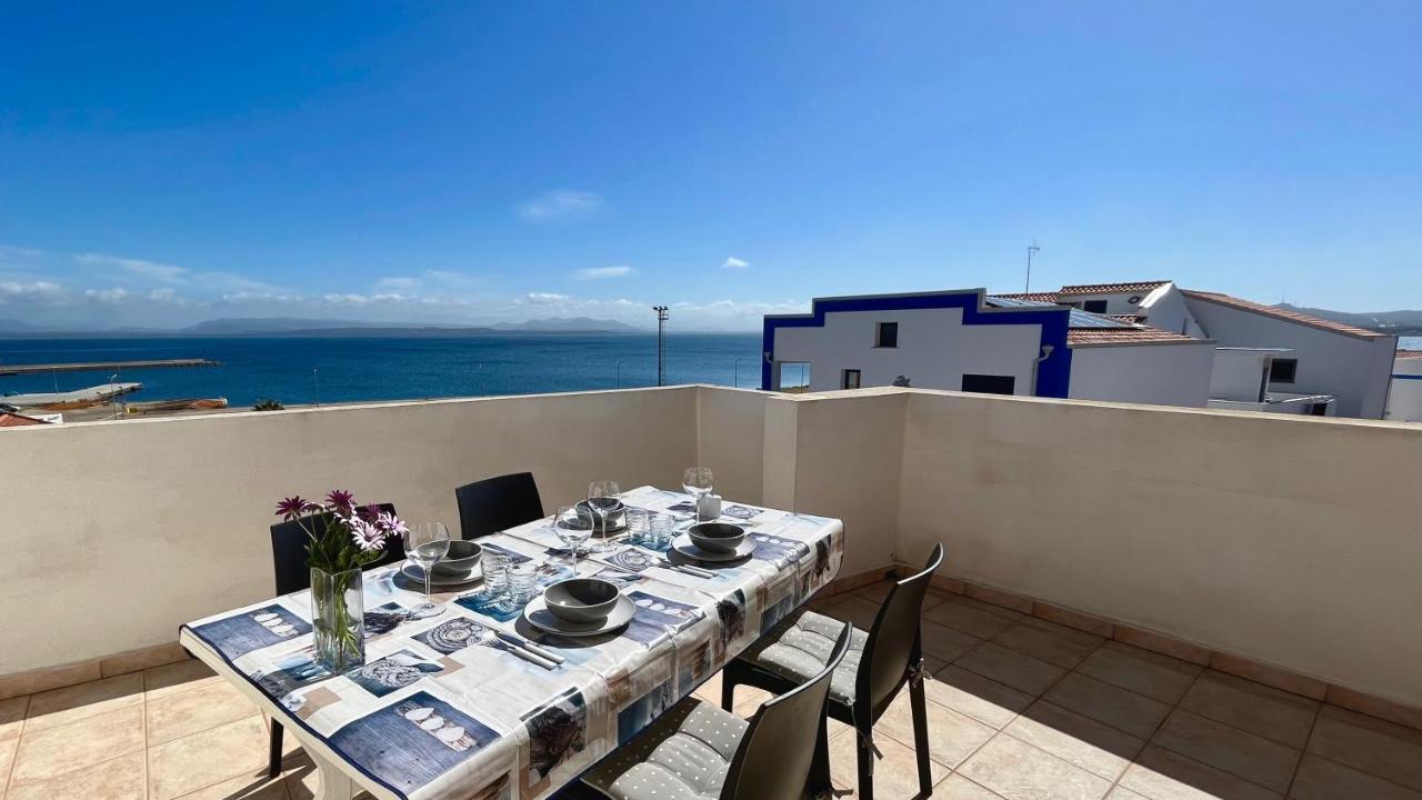 Ferienwohnung Attici Con Terrazzo Vista Mare Calasetta Exterior foto