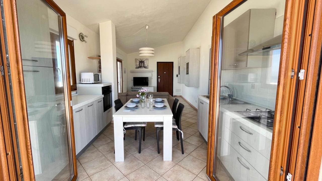 Ferienwohnung Attici Con Terrazzo Vista Mare Calasetta Exterior foto