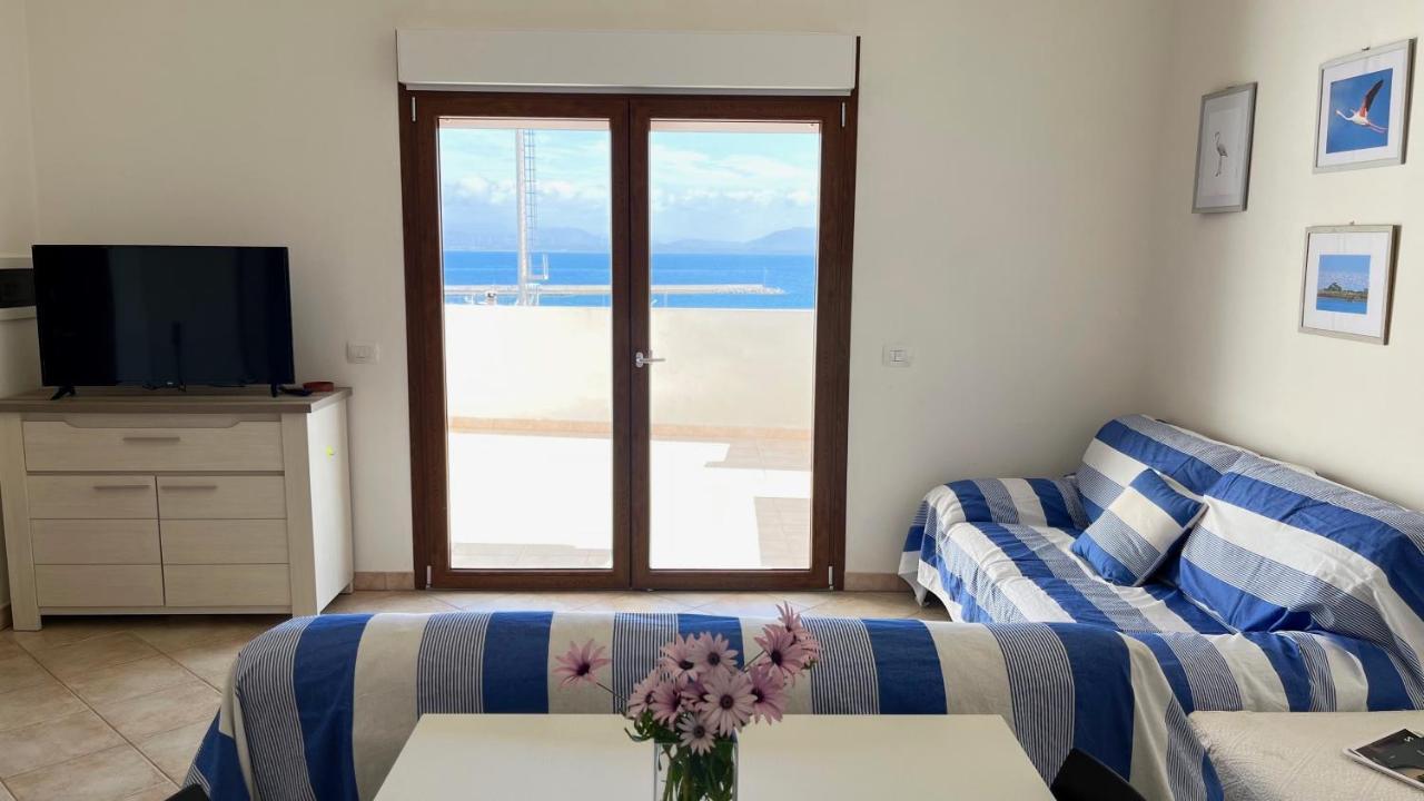 Ferienwohnung Attici Con Terrazzo Vista Mare Calasetta Exterior foto