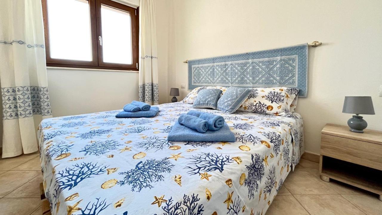 Ferienwohnung Attici Con Terrazzo Vista Mare Calasetta Exterior foto