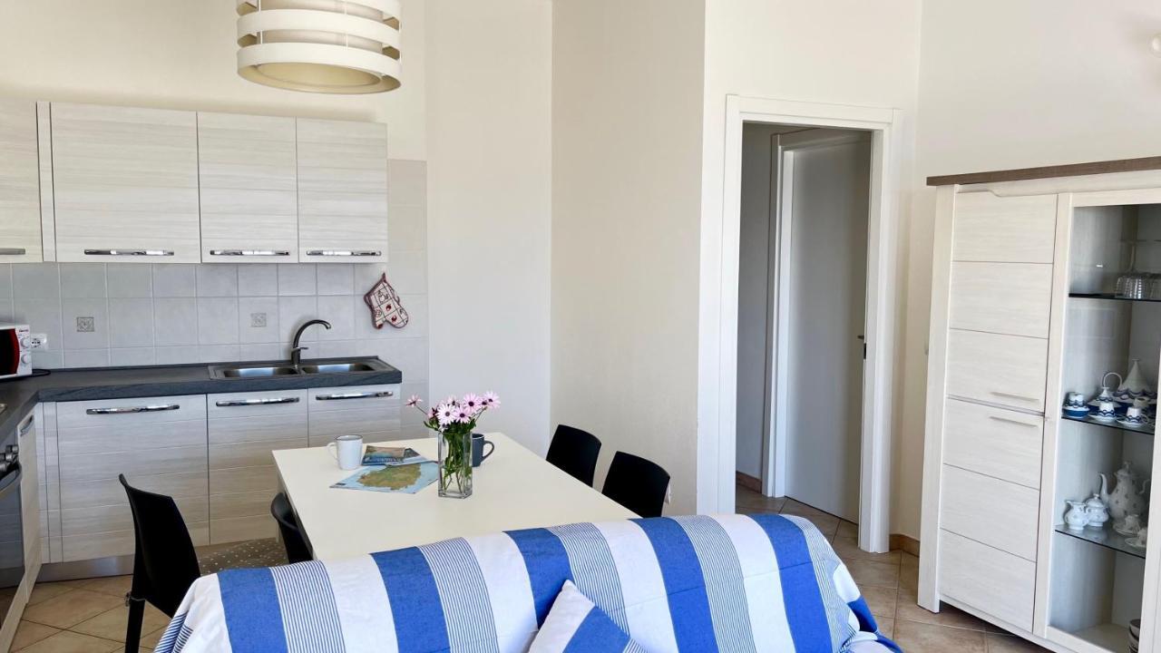 Ferienwohnung Attici Con Terrazzo Vista Mare Calasetta Exterior foto