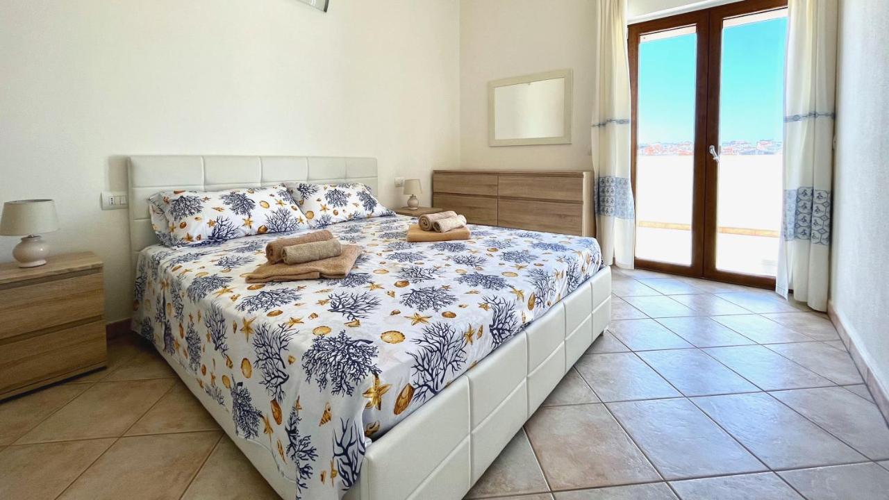 Ferienwohnung Attici Con Terrazzo Vista Mare Calasetta Exterior foto