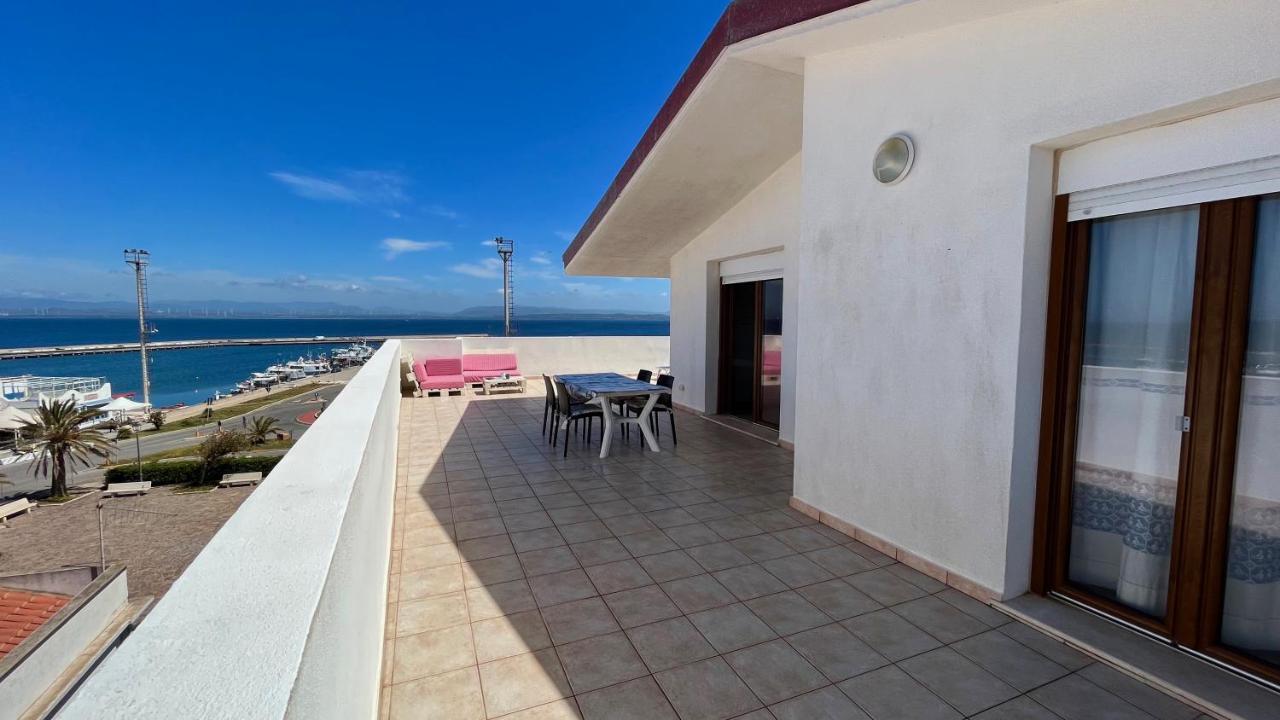 Ferienwohnung Attici Con Terrazzo Vista Mare Calasetta Exterior foto