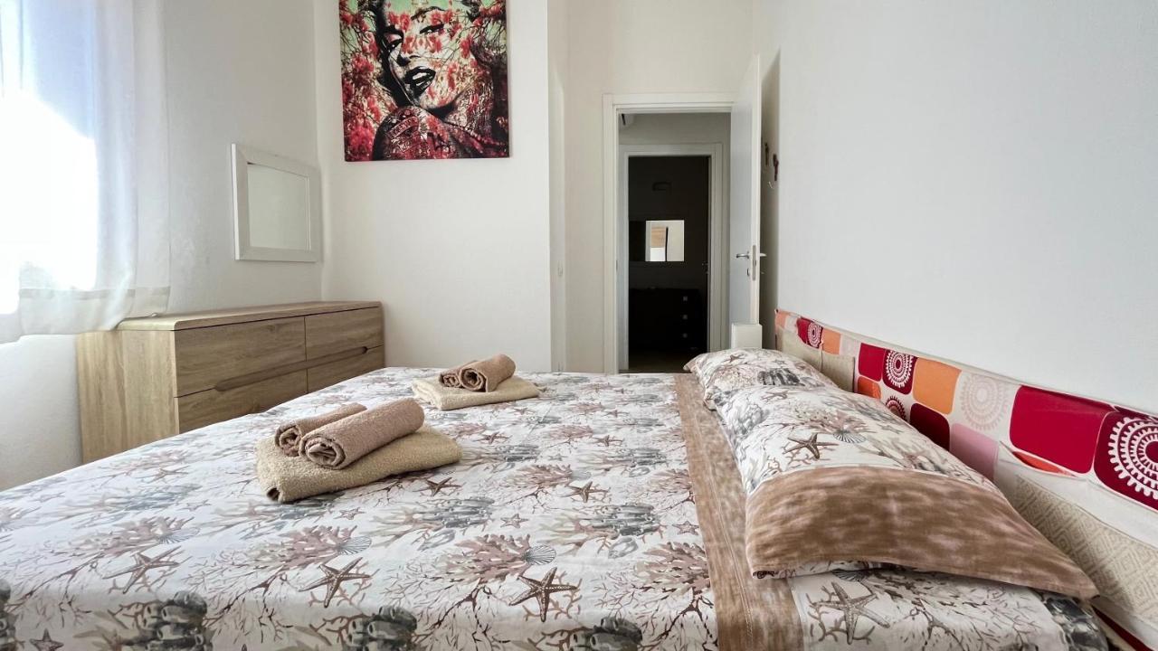 Ferienwohnung Attici Con Terrazzo Vista Mare Calasetta Exterior foto