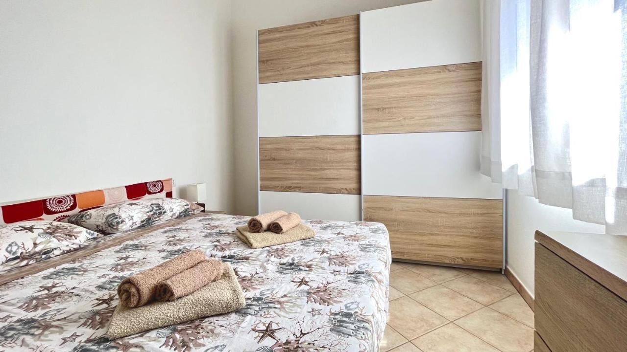 Ferienwohnung Attici Con Terrazzo Vista Mare Calasetta Exterior foto