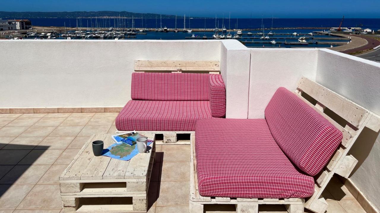 Ferienwohnung Attici Con Terrazzo Vista Mare Calasetta Exterior foto