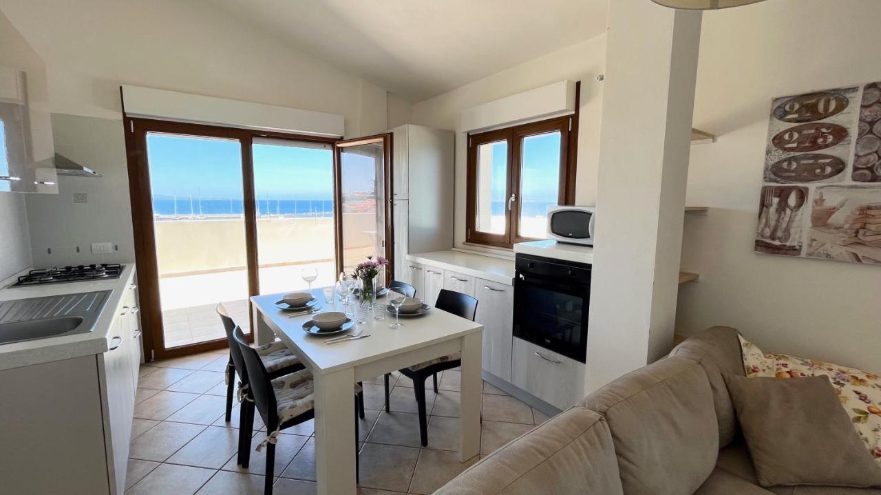 Ferienwohnung Attici Con Terrazzo Vista Mare Calasetta Exterior foto