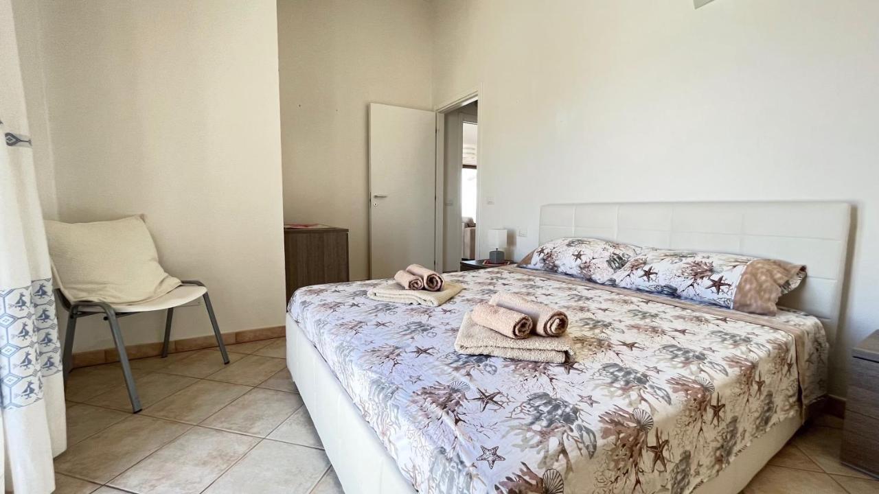 Ferienwohnung Attici Con Terrazzo Vista Mare Calasetta Exterior foto