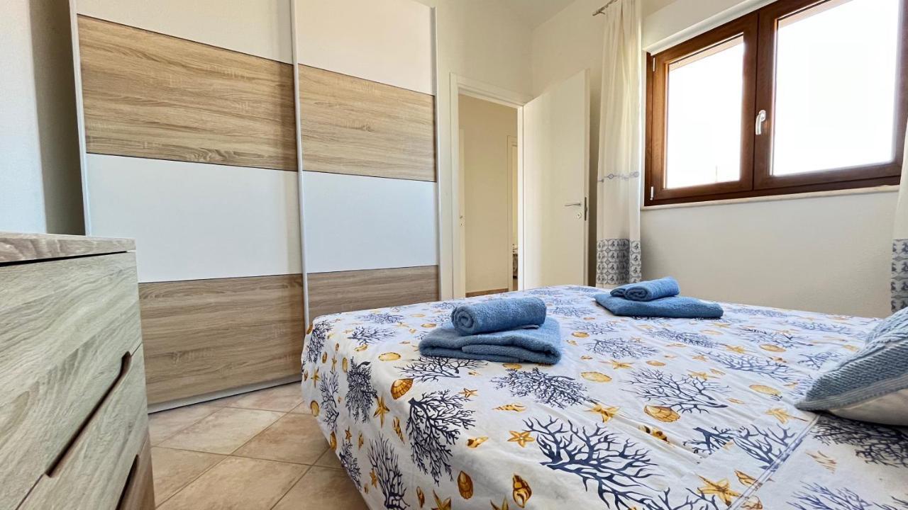 Ferienwohnung Attici Con Terrazzo Vista Mare Calasetta Exterior foto